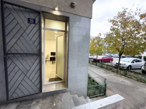 Izdavanje, poslovni prostor, 56m², Blok 9, Podgorica - image 8