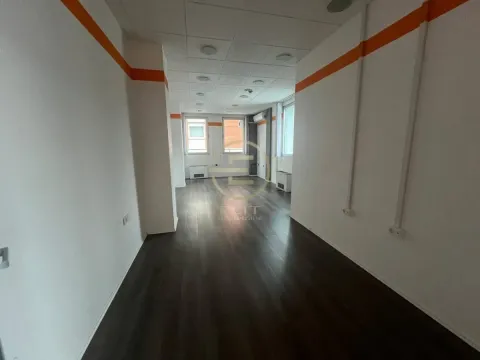 Izdavanje, poslovni prostor, 352m², Bulevar Oslobodjenja, Novi Sad Sve Podlokacije - image 4