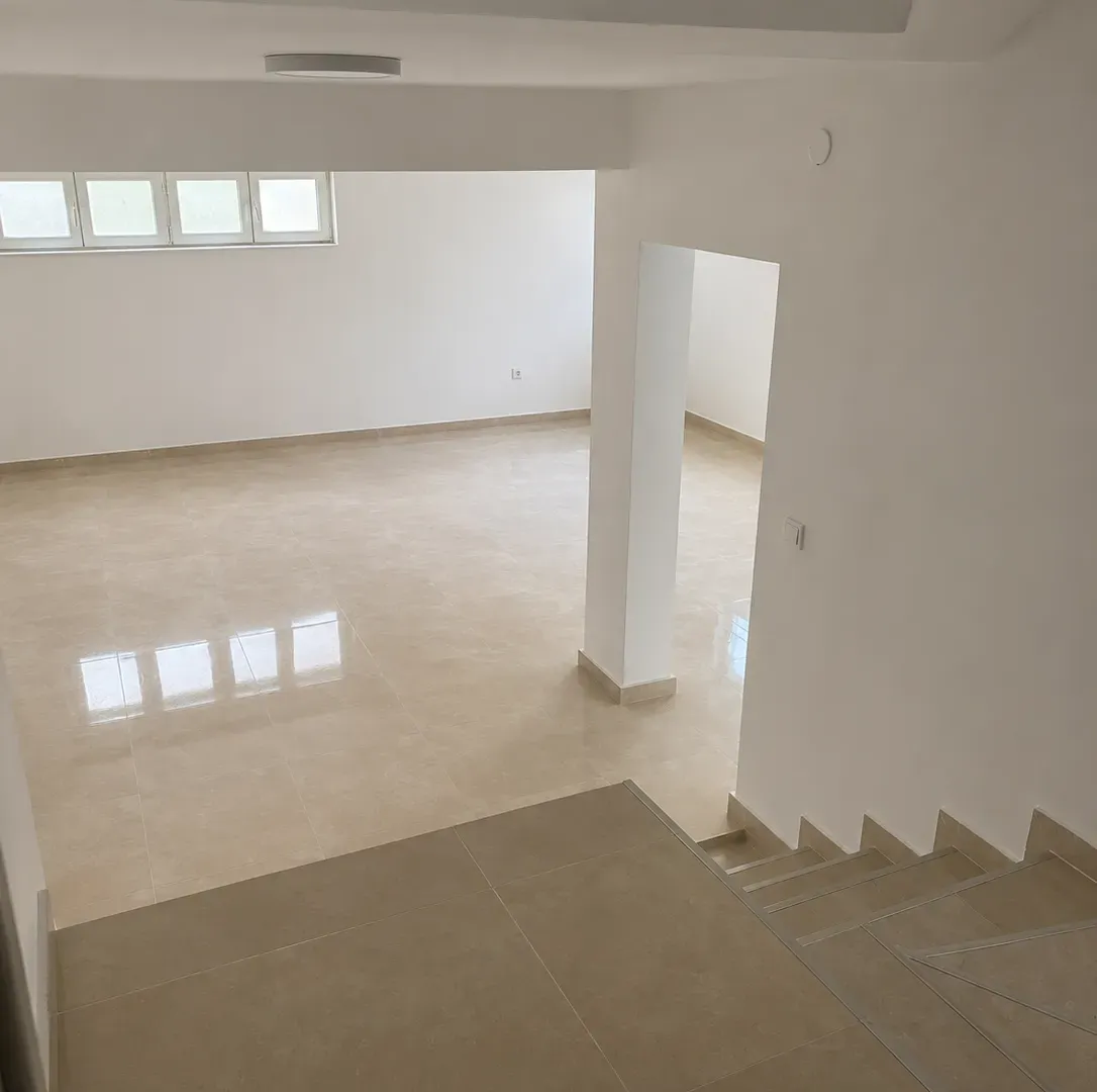 Rent, house, 337m², Stari Aerodrom, Podgorica