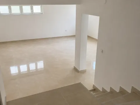 Rent, house, 337m², Stari Aerodrom, Podgorica - image 8