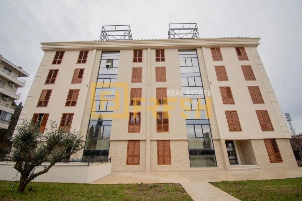 Rent, four bedroom apartment, 150m², Centar, Podgorica