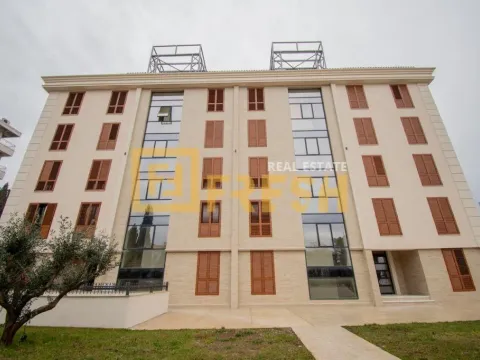 Izdavanje, četvorosoban stan, 150m², Centar, Podgorica - image 2