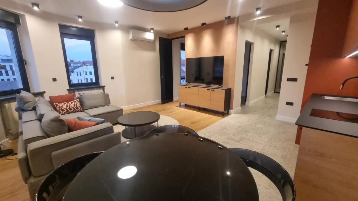 Izdavanje, trosoban stan, 60m², Stari Grad, Beograd