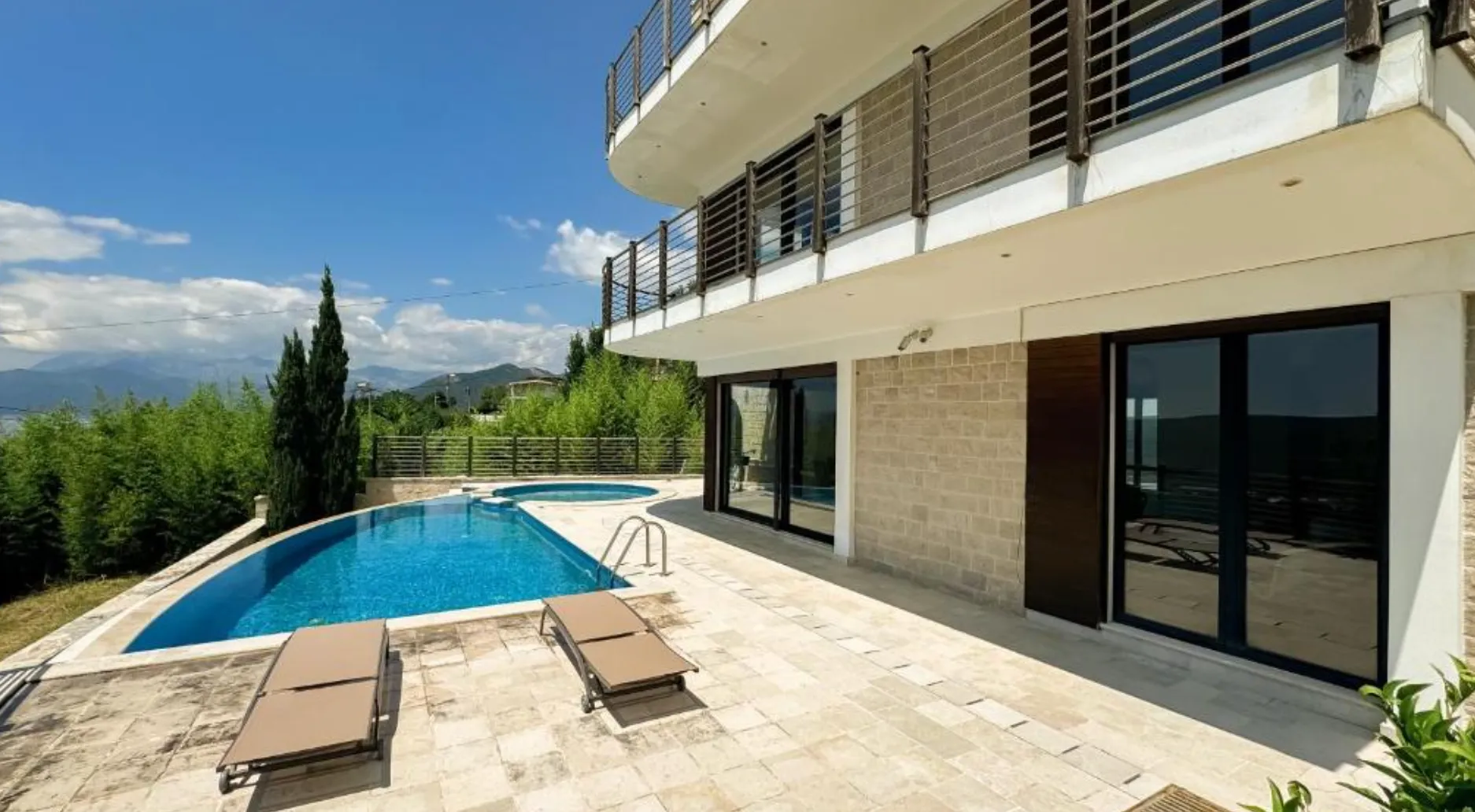 Rent, house, 300m², Dub, Kotor