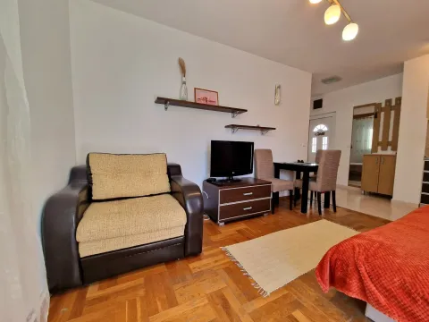 Rent, one bedroom apartment, 37m², Bečići, Budva - image 3