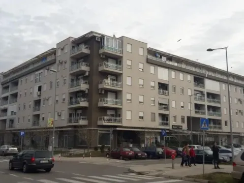 Sale, two bedroom apartment, 73m², Blok 9, Podgorica - image 2