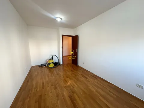 Prodaja, jednosoban stan, 45m², Stari Aerodrom, Podgorica - image 4