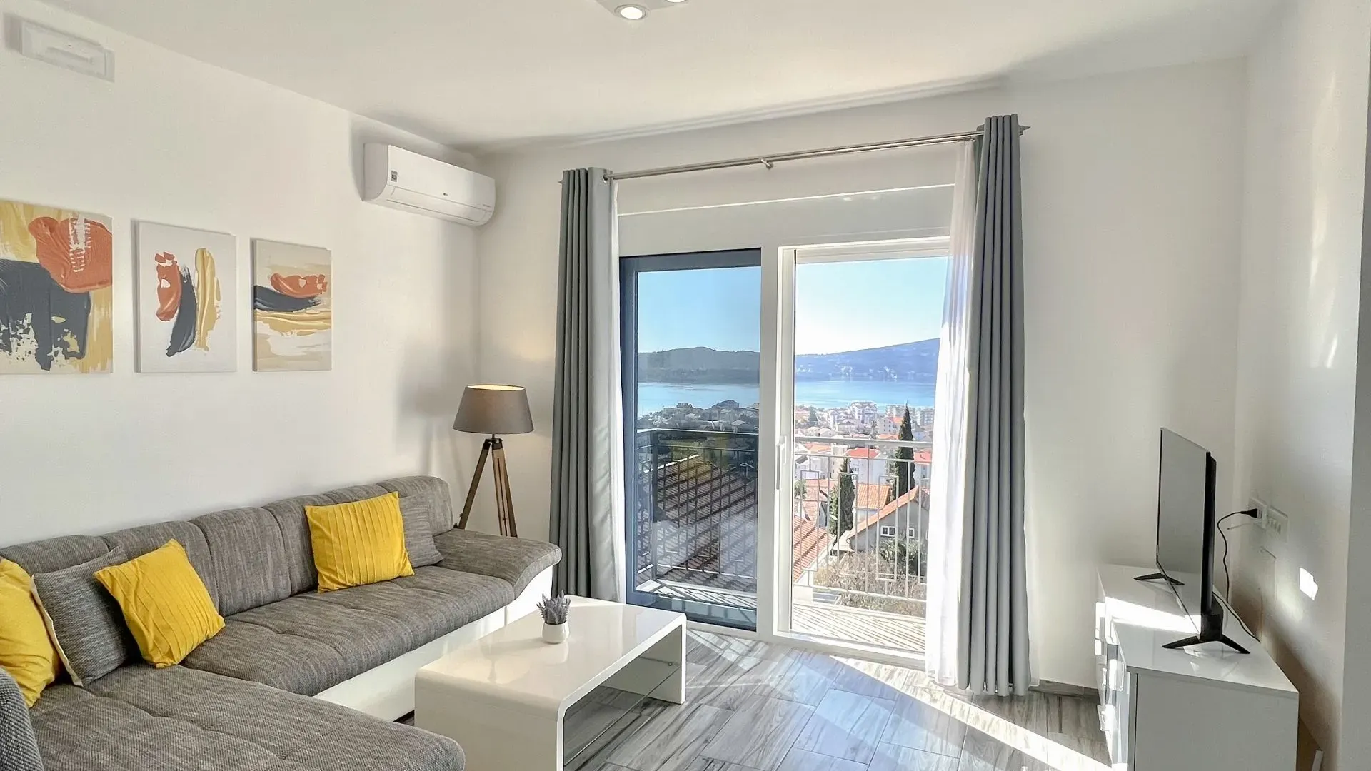 Prodaja, dvosoban stan, 55m², Tivat, Crna Gora