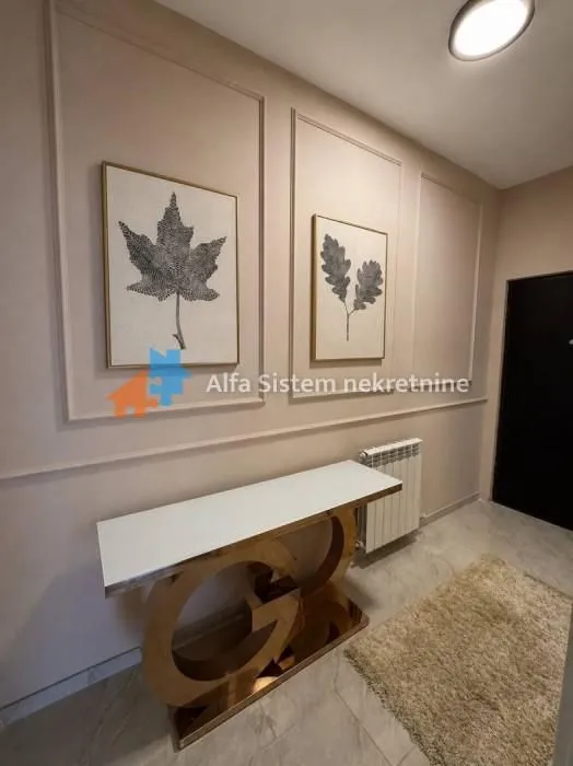Izdavanje, četvorosoban stan, 95m², Savski Venac, Beograd