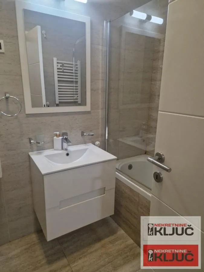 Izdavanje, dvosoban stan, 90m², Sajmište, Novi Sad