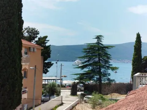 Rent, three bedroom apartment, 84m², Centar, Tivat