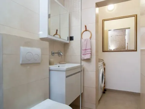 Prodaja, dvosoban stan, 110m², Budva, Crna Gora - image 13