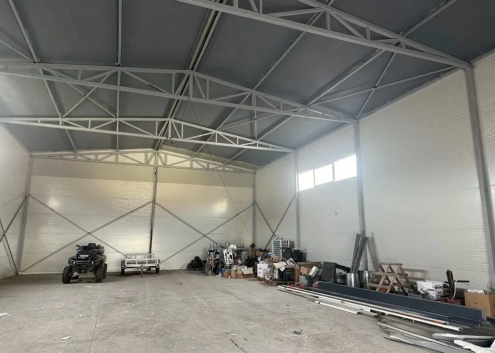 Izdavanje, poslovni prostor, 300m², Batajnica, Beograd