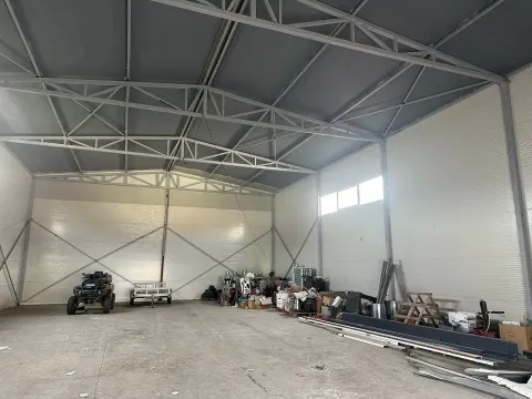 Izdavanje, poslovni prostor, 300m², Batajnica, Beograd