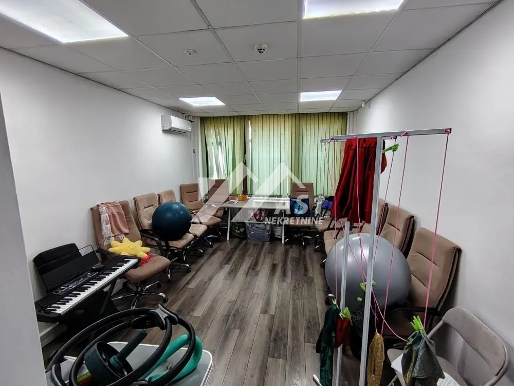 Izdavanje, poslovni prostor, 132m², Bulevar Oslobodjenja, Novi Sad Sve Podlokacije
