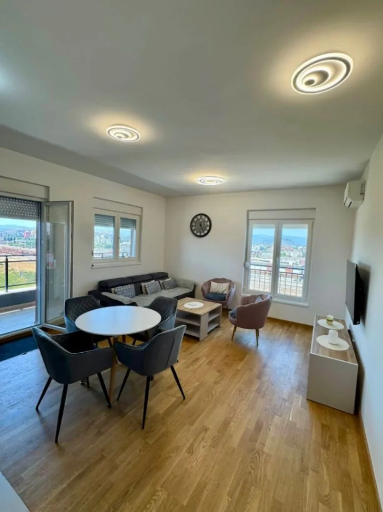 Izdavanje, dvosoban stan, 66m², Stari Aerodrom, Podgorica