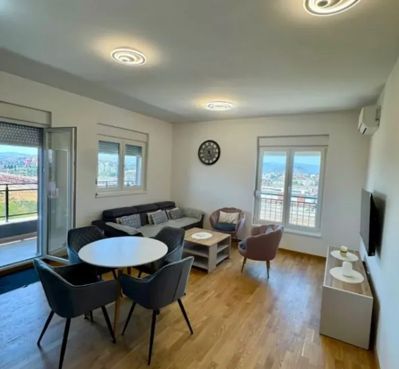 Izdavanje, dvosoban stan, 66m², Stari Aerodrom, Podgorica