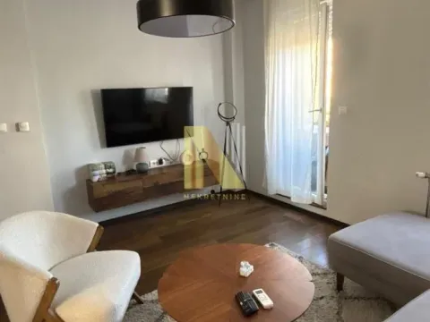Izdavanje, dvosoban stan, 43m², Bulevar Evrope, Novi Sad Sve Podlokacije - image 3