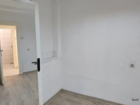 Sale, three bedroom apartment, 60m², Vračar, Šid - image 9