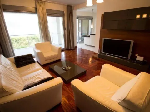 Prodaja, stan, 105m², Kotor, Crna Gora - image 4