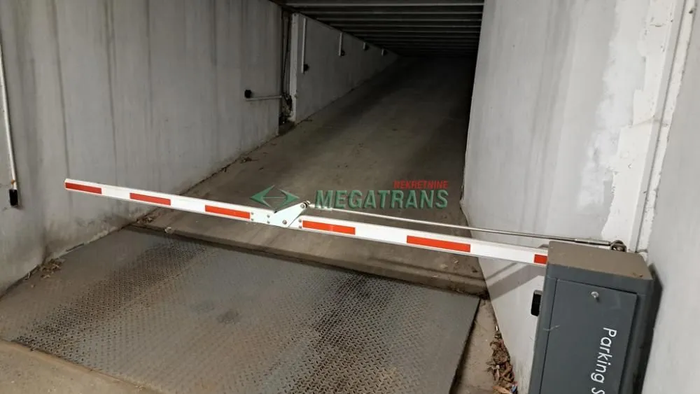 Izdavanje, četvorosoban stan, 100m², Novi Sad Sve Podlokacije, Novi Sad