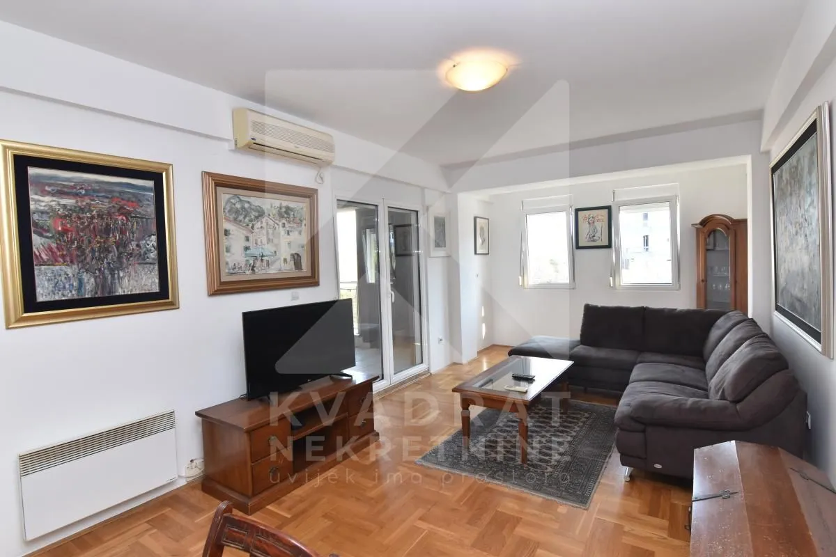 Izdavanje, dvosoban stan, 90m², Preko Morače, Podgorica