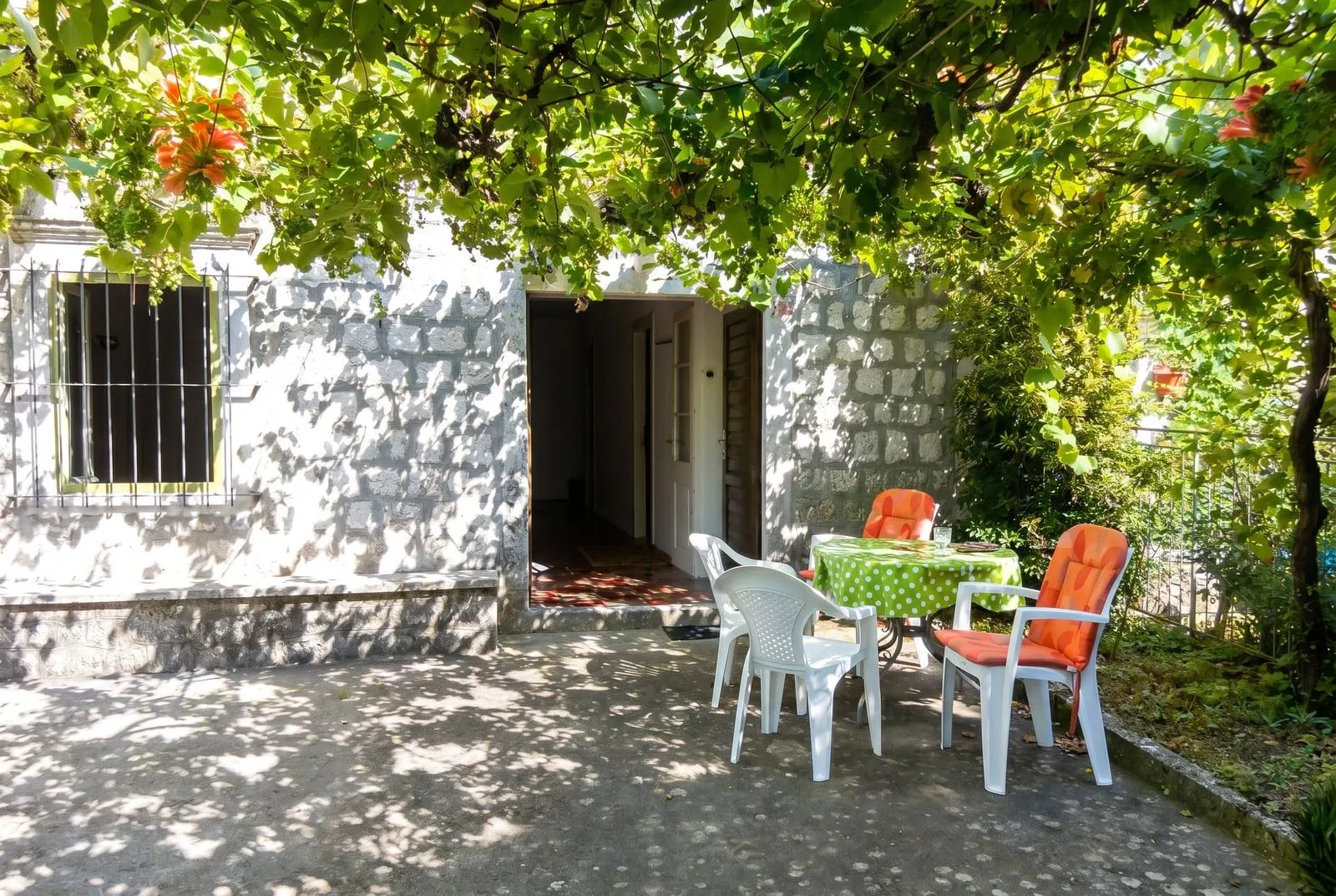 Prodaja, plac, 900m², Dobrota, Kotor