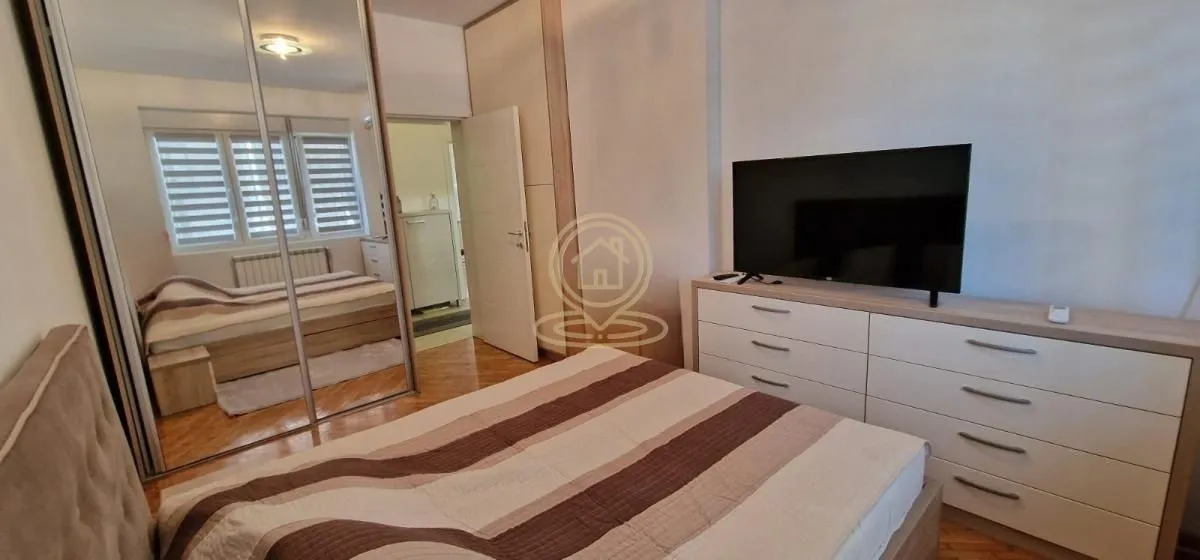 Izdavanje, trosoban stan, 65m², Južni Bulevar, Vračar Sve Podlokacije