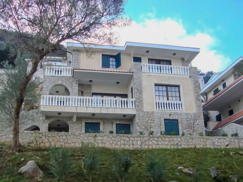 Sale, house, 235m², Kotor, Crna Gora