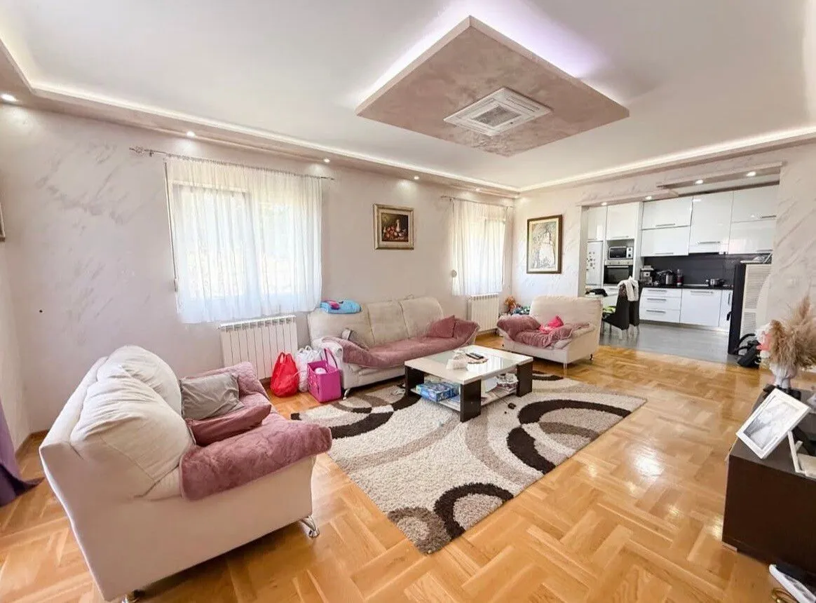 Prodaja, kuća, 180m², Gornja Gorica, Podgorica