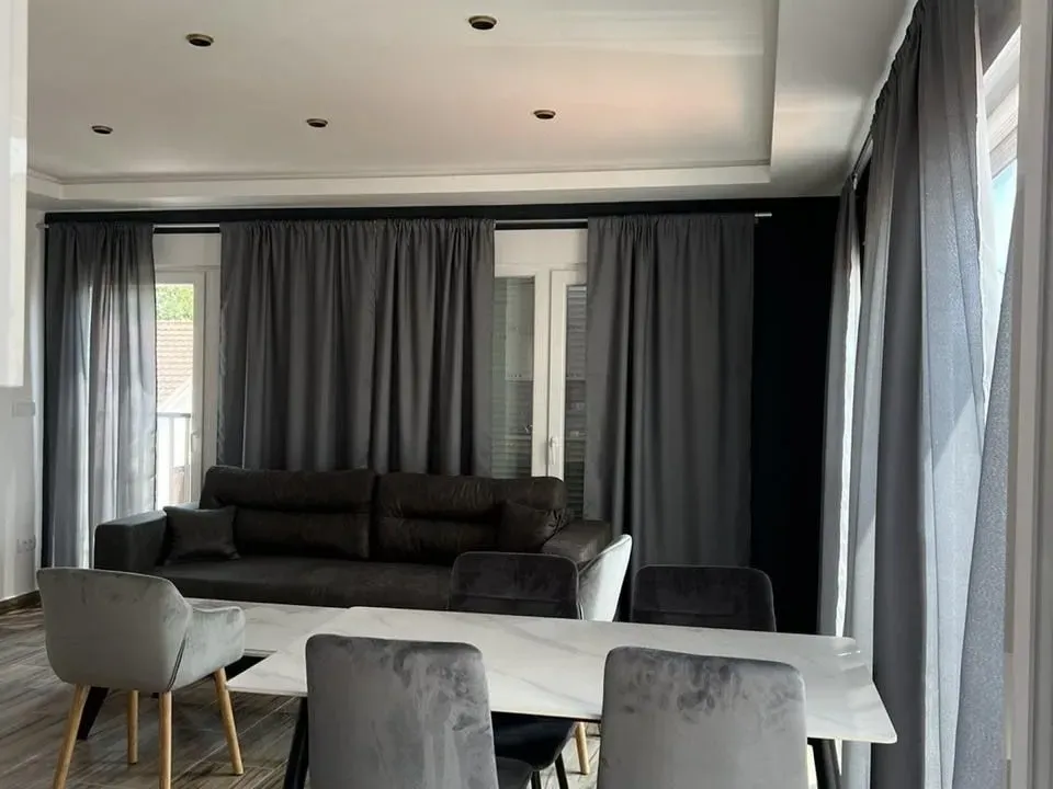 Izdavanje, dvosoban stan, 70m², Kalimanj, Tivat