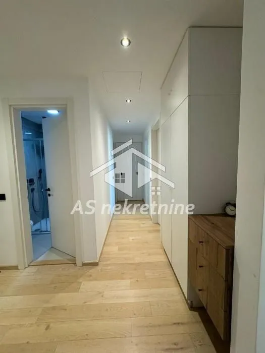 Izdavanje, trosoban stan, 69m², Stari Grad, Beograd