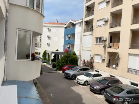 Izdavanje, garsonjera, 29m², Bečići, Budva - image 5