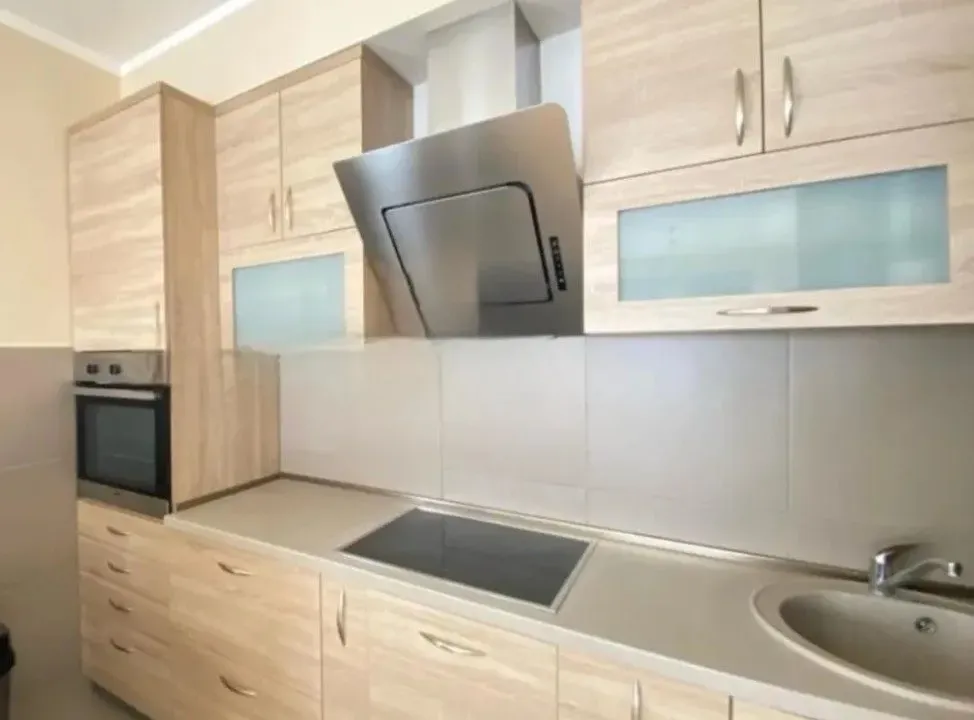 Izdavanje, dvosoban stan, 65m², Blok 9, Podgorica