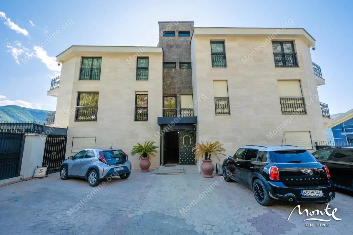 Prodaja, dvosoban stan, 85m², Dobrota, Kotor