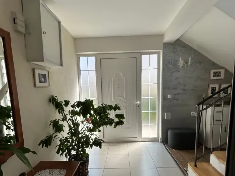 Izdavanje, jednosoban stan, 65m², Šušanj, Bar - image 2