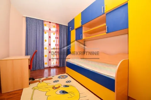Izdavanje, kuća, 250m², Donja Gorica, Podgorica - image 19
