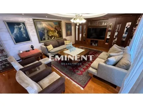 Izdavanje, trosoban stan, 140m², Stari Grad, Beograd