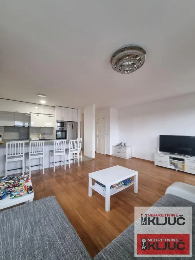 Prodaja, trosoban stan, 82m², Bulevar patrijarha Pavla, Novi Sad Sve Podlokacije