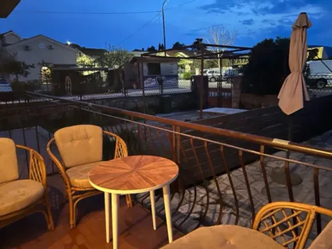 Rent, one bedroom apartment, 35m², Tivat, Crna Gora - image 3