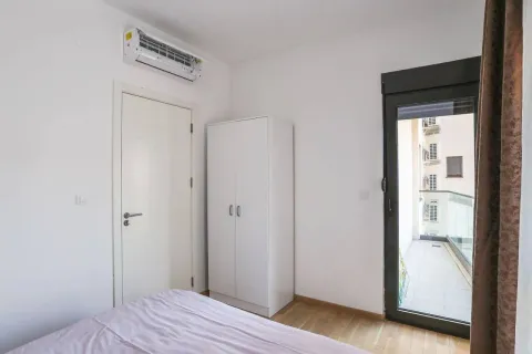Rent, one bedroom apartment, 40m², Bečići, Budva - image 9