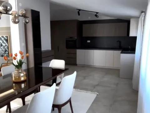 Izdavanje, kuća, 180m², Dalmatinska ulica, Podgorica - image 8