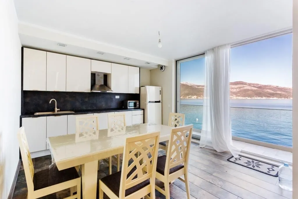 Prodaja, kuća, 240m², Krašići, Tivat