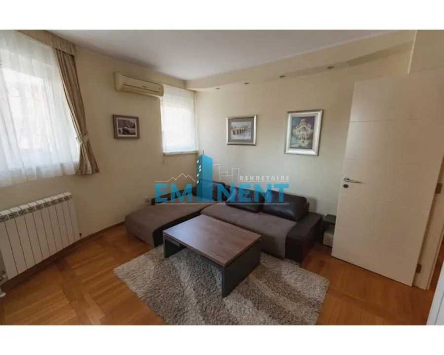 Izdavanje, dvosoban stan, 47m², Čubura, Beograd