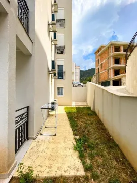 Side yard of the building with a pathway and lawn. - image 13