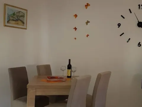 Izdavanje, garsonjera, 30m², Centar, Tivat - image 4