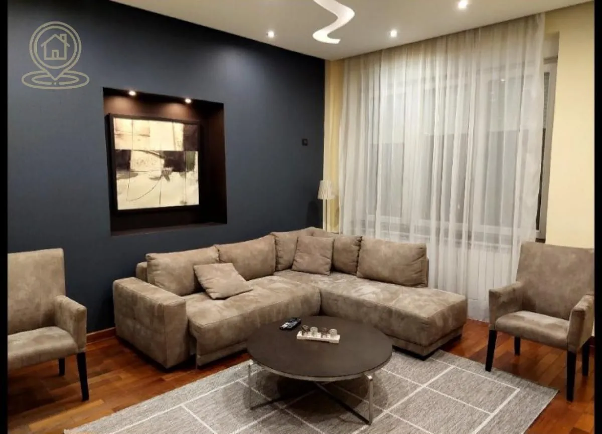 Izdavanje, trosoban stan, 91m², Stari grad, Novi Sad