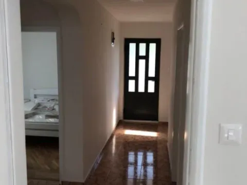 Izdavanje, dvosoban stan, 77m², Momišići, Podgorica - image 13