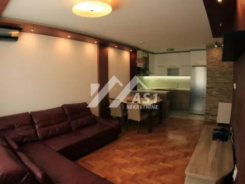 Izdavanje, četvorosoban stan, 74m², Rotkvarija, Novi Sad Sve Podlokacije