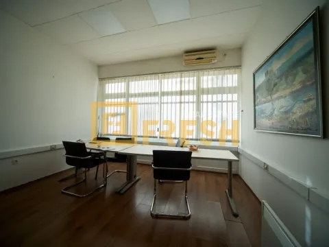 Izdavanje, poslovni prostor, 135m², Gintaš, Podgorica - image 3